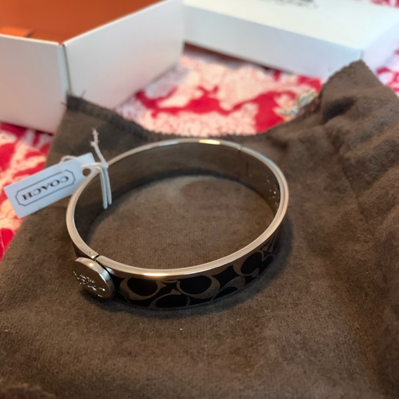 Coach Hinge Bangle - A Classic Bracelet! Never Worn. Enamel black and silver. - Picture 6 of 10